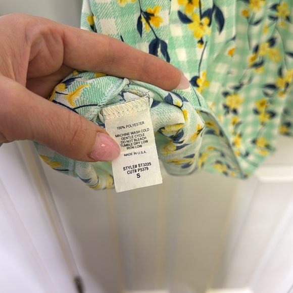 Floral Ruffle Sleeve Top - Green and Yellow - Picture 7 of 7